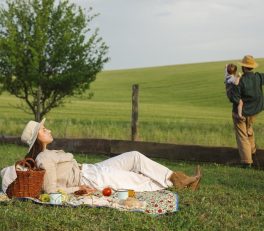 famiglia pic nic vacanze in campgna-min